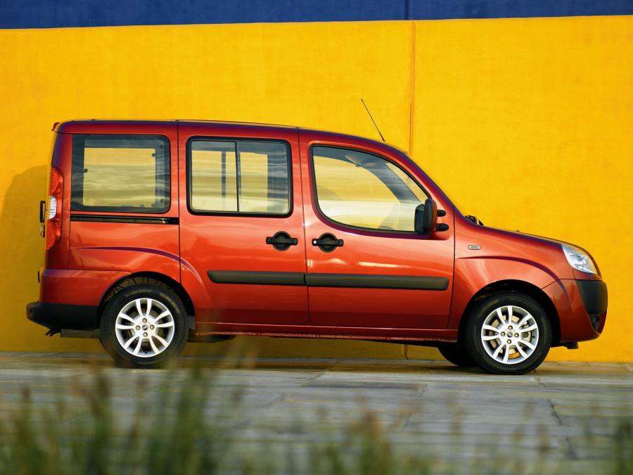  Fiat Doblo Panorama 2005 года  (фото 10 из 14)